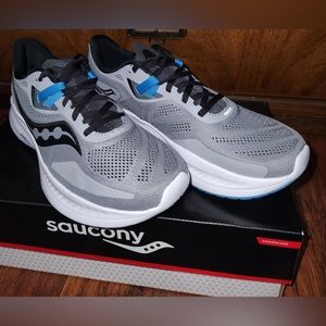 SAUCONY MENS GUIDE 15 RUNNING SHOE - GREY